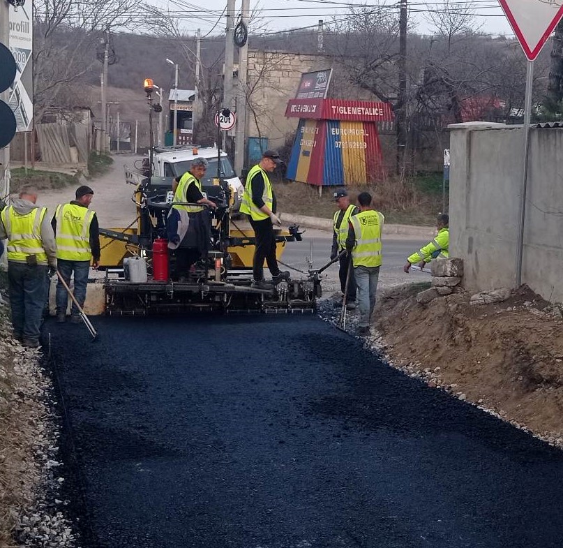 Primăria Ialoveni planifică lucrări de reparație a drumurilor de peste 8 milioane de lei. Agenții economici, invitați să depună oferte 1 337678613 3003498859946145 4030998208679816208 n