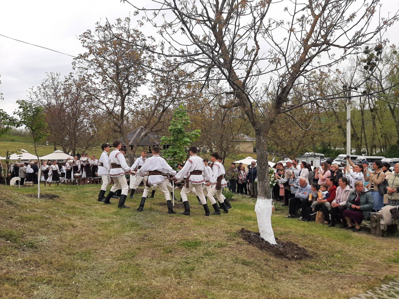 (GALERIE FOTO)// Prima ediție a Festivalului „Colo-n vale pe imaș” s-a desfășurat la Ulmu 7 345166514 1209353653089832 902518105948355549 n
