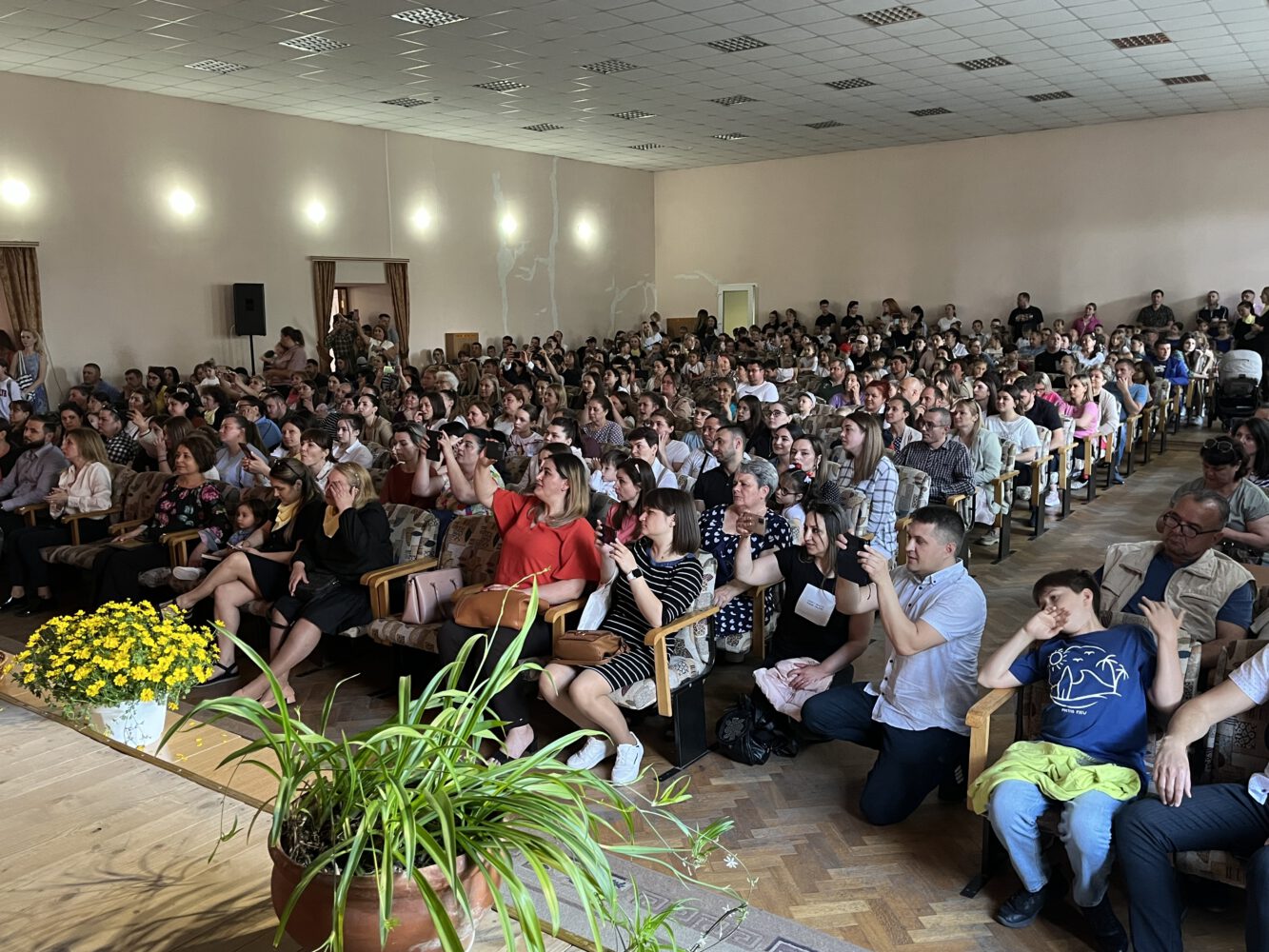 GALERIE FOTO. Absolvenții Grădiniței „Regina Maria” au susținut astăzi un concert la Casa de Cultură „Andrei Ungureanu” 8 IMG 5273