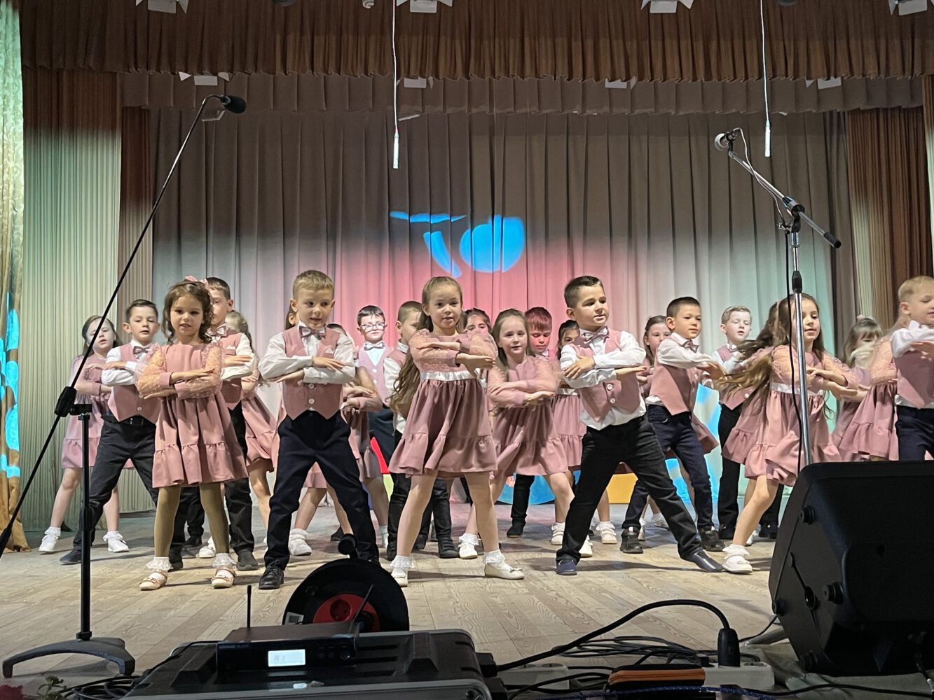 GALERIE FOTO. Absolvenții Grădiniței „Regina Maria” au susținut astăzi un concert la Casa de Cultură „Andrei Ungureanu” 4 IMG 5280