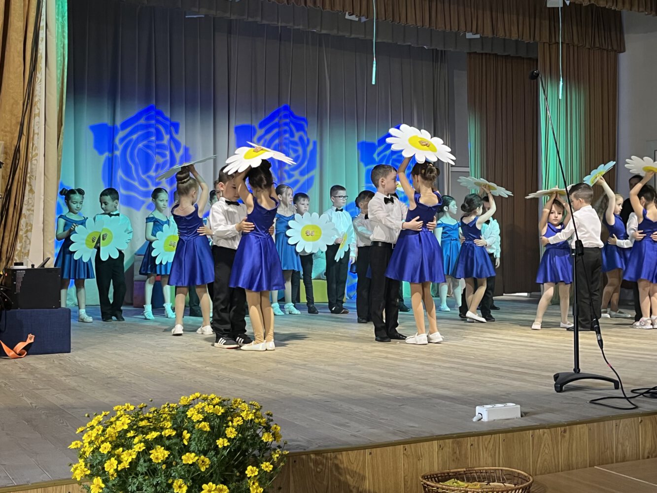 GALERIE FOTO. Absolvenții Grădiniței „Regina Maria” au susținut astăzi un concert la Casa de Cultură „Andrei Ungureanu” 17 IMG 5323