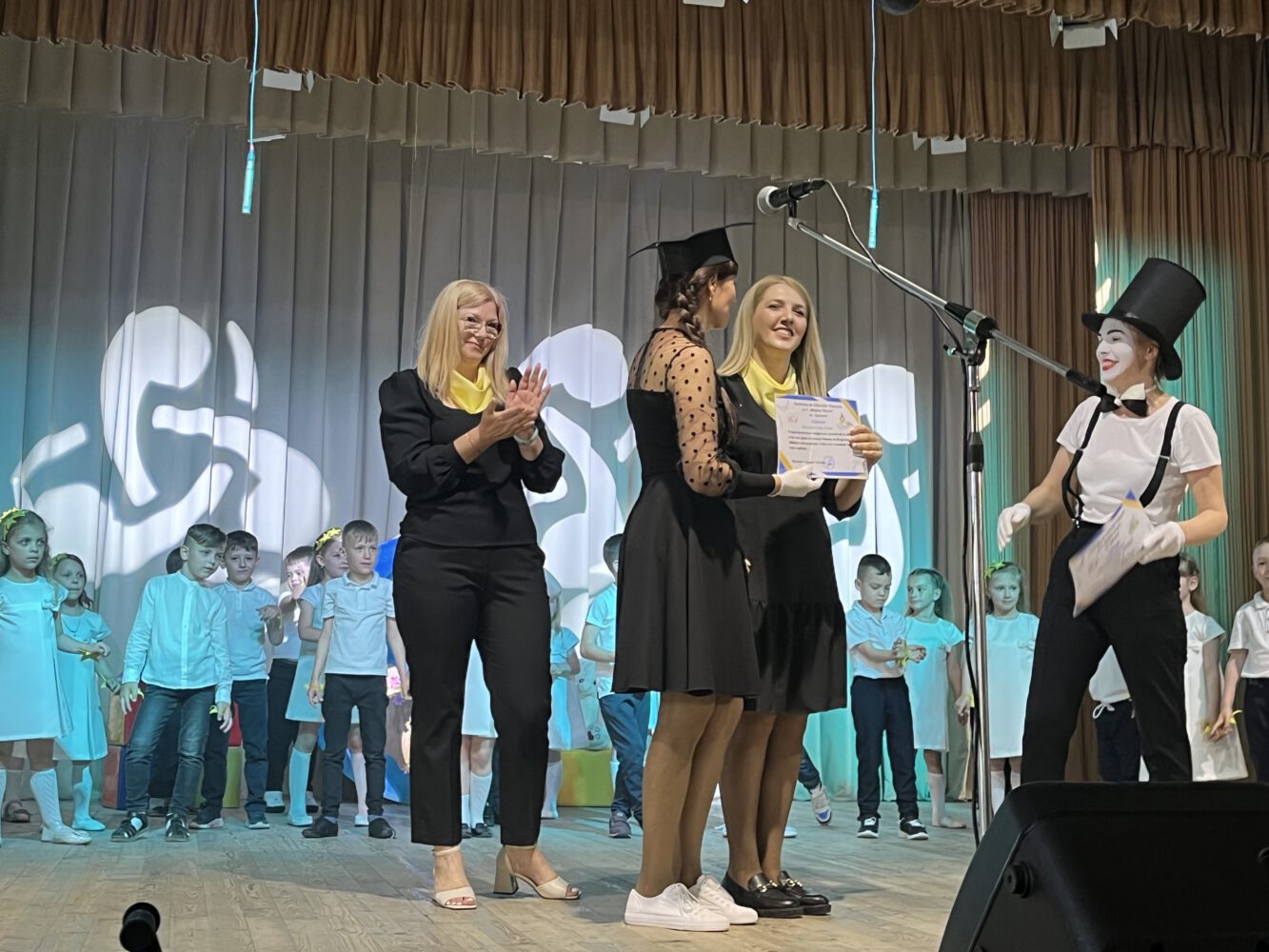 GALERIE FOTO. Absolvenții Grădiniței „Regina Maria” au susținut astăzi un concert la Casa de Cultură „Andrei Ungureanu” 27 IMG 5374