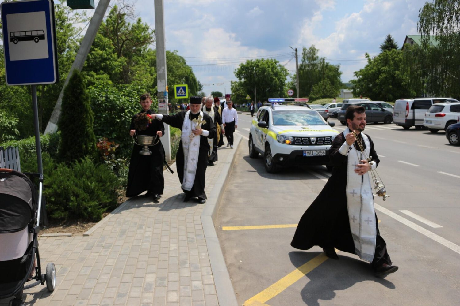 Agheasmă pentru un tractor și o porțiune de drum din Coridorul 16, de Hramul satului Horești 6 img 5451