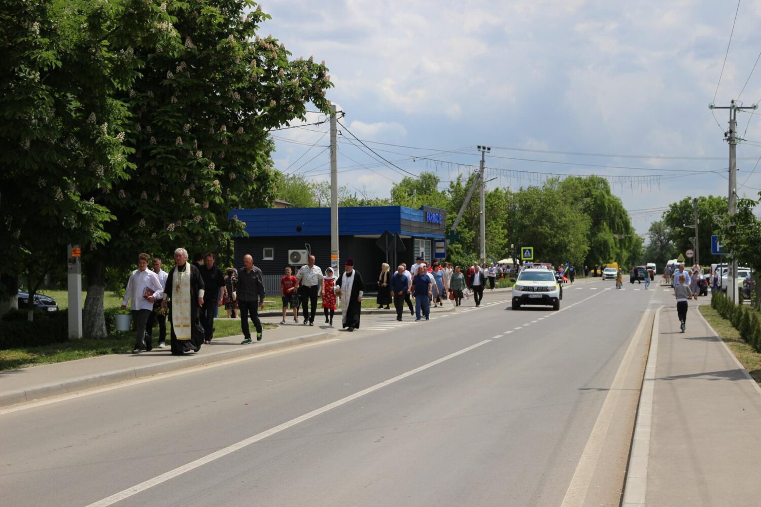 Agheasmă pentru un tractor și o porțiune de drum din Coridorul 16, de Hramul satului Horești 7 img 5454
