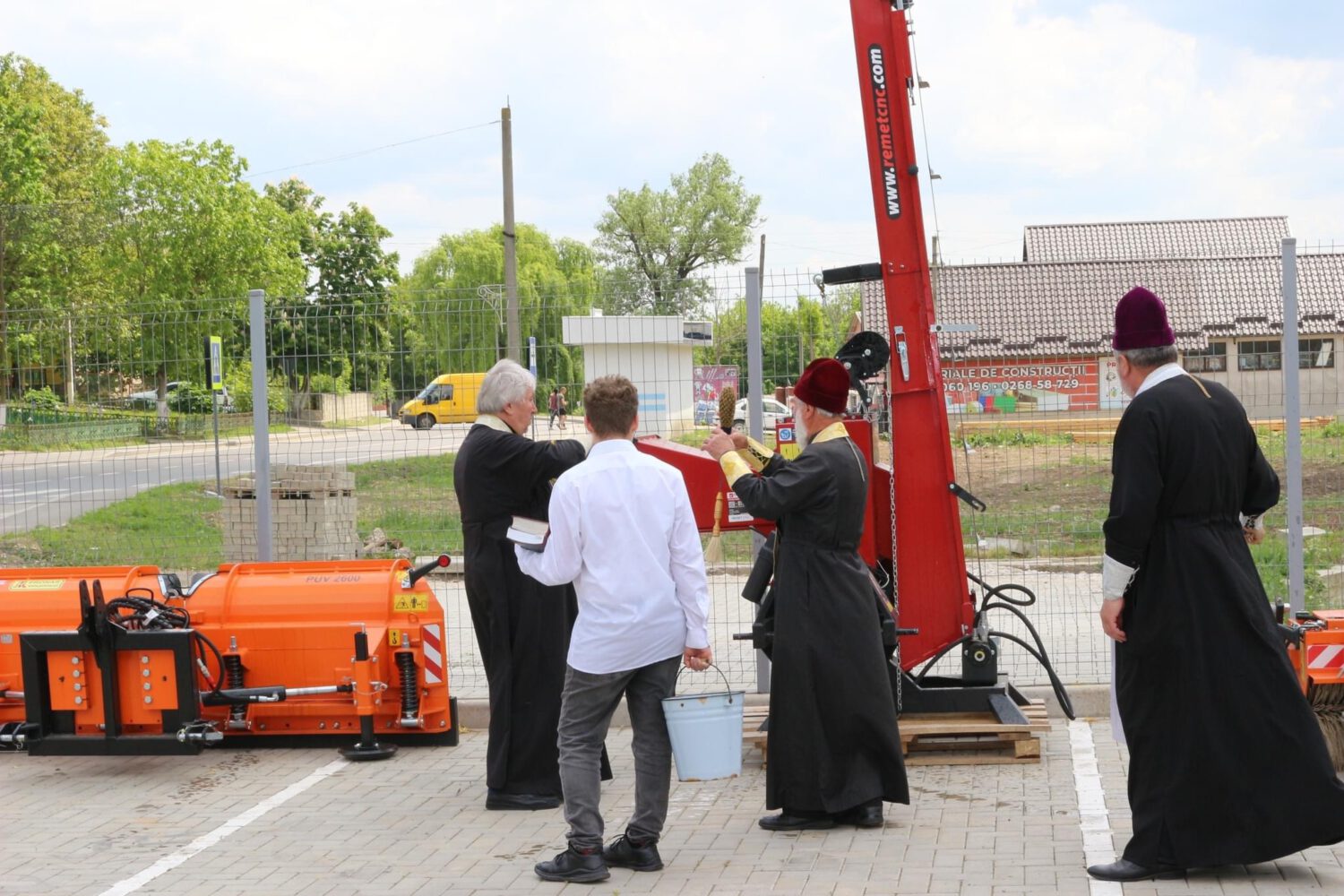 Agheasmă pentru un tractor și o porțiune de drum din Coridorul 16, de Hramul satului Horești 4 img 5460