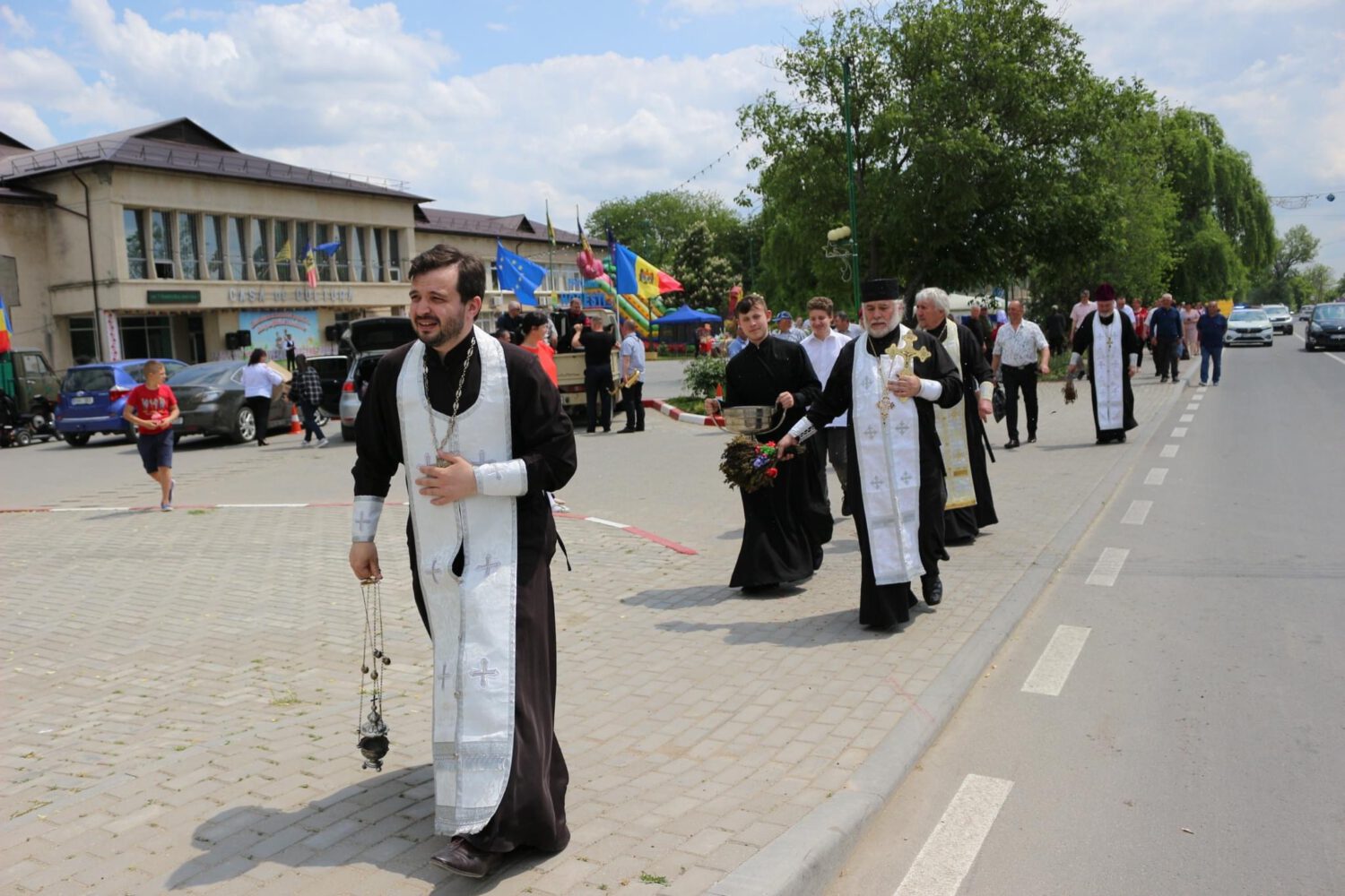 Agheasmă pentru un tractor și o porțiune de drum din Coridorul 16, de Hramul satului Horești 2 img 5464