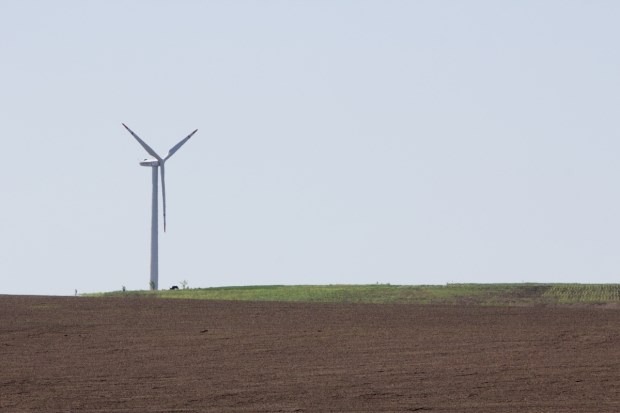O turbină eoliană ar putea fi instalată în Suruceni. Agenția de Mediu îndeamnă cetățenii să-și expună părerea 1 turbina eoliana