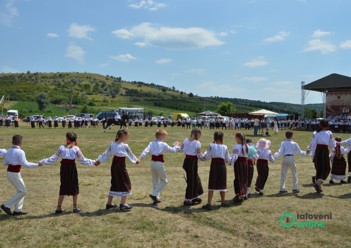 Festivalul „La vatra plăcintelor” ediția a X-a: „Ingredientul principal al plăcintelor este dragostea și pacea” 2 361611891 850204869892895 3580710146566603022 n 1