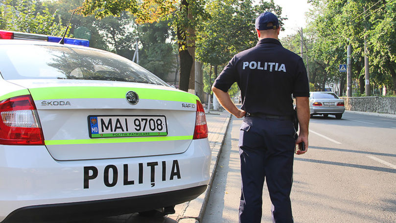 Văsieni: Un minor de 16 ani aflat la volanul unui automobil a fost oprit de polițiști 1 66c91326b8578cf0087ecd969a459b3d
