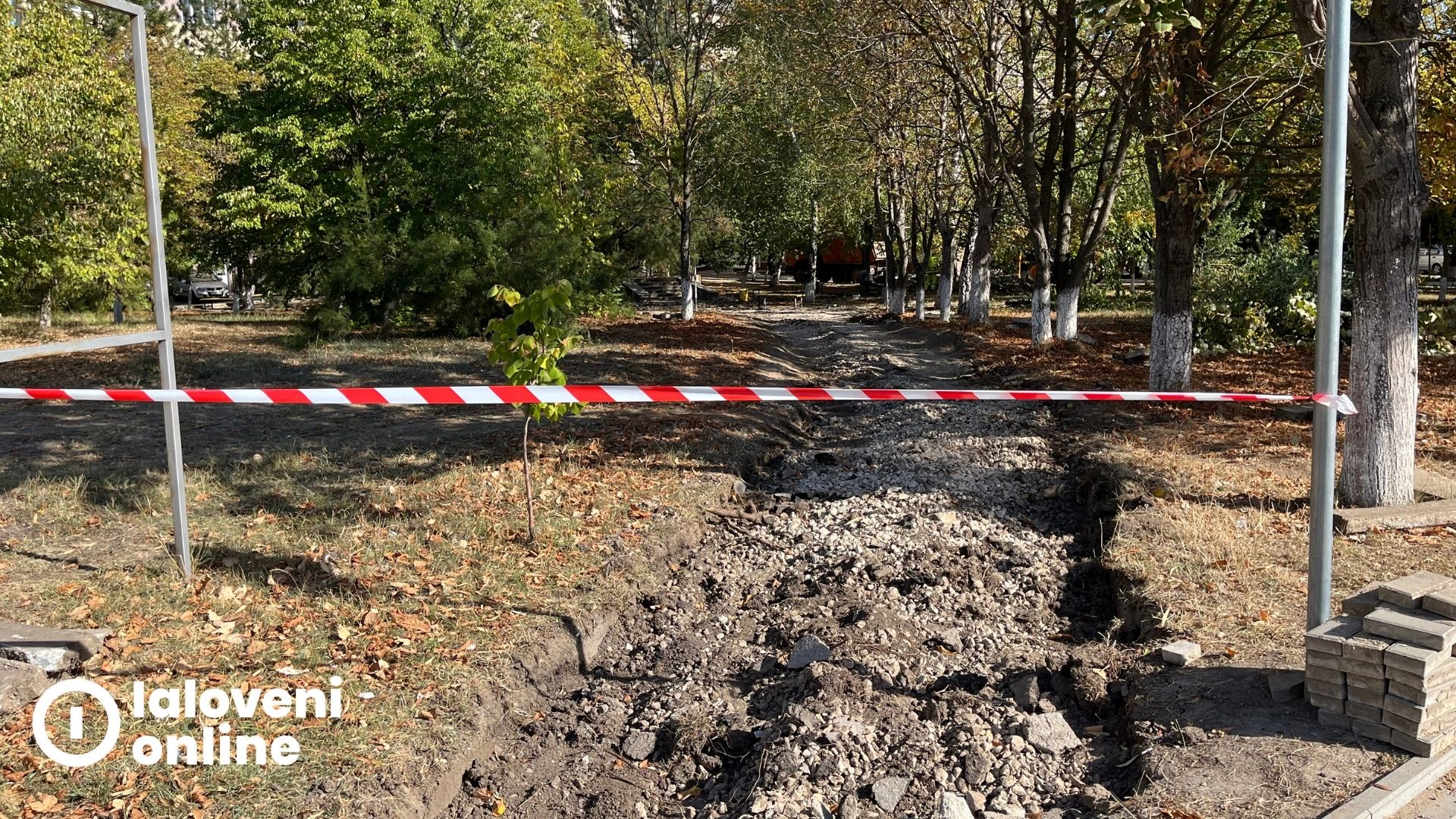 FOTO. Trotuarul de pe teritoriul Spitalului Raional Ialoveni, în reparație 1 Trotuar Spitalul Raional IALOVENIONLINE