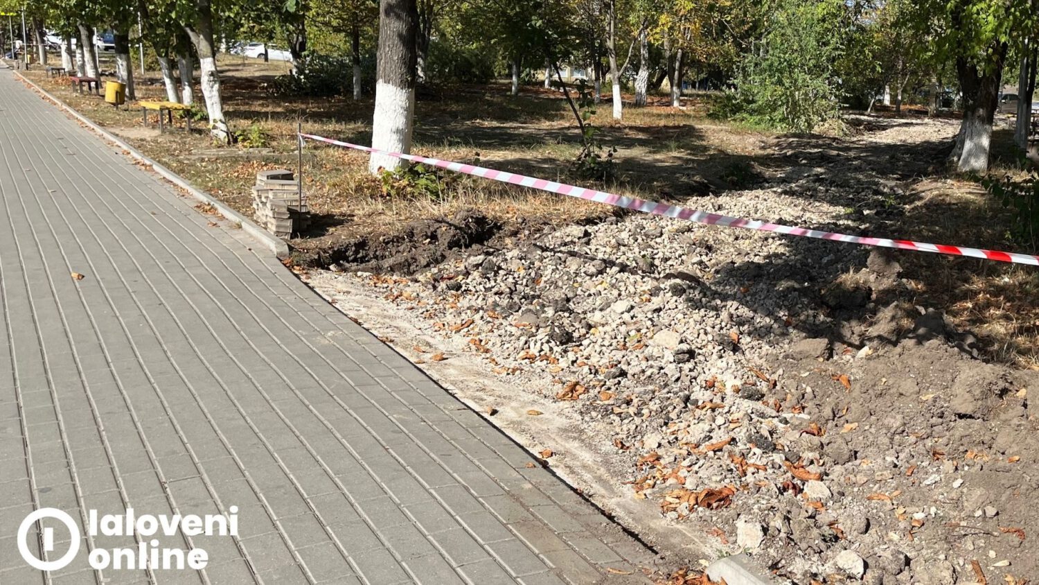 FOTO. Trotuarul de pe teritoriul Spitalului Raional Ialoveni, în reparație 2 trotuar spital raional 1