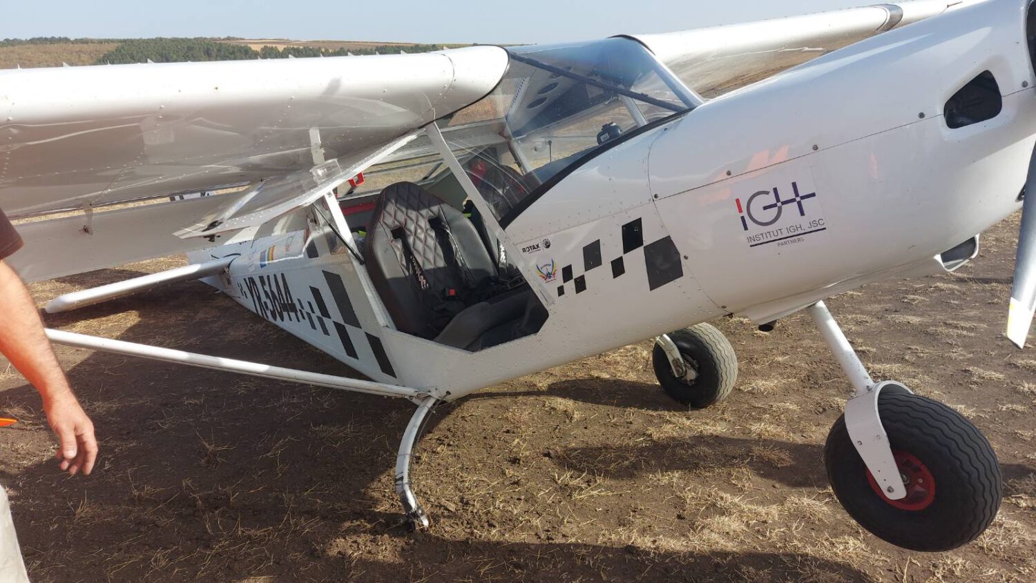 Un avion de mici dimensiuni a aterizat de urgență la Ialoveni 2 395227929 709907097842011 3553042182119970746 n 1
