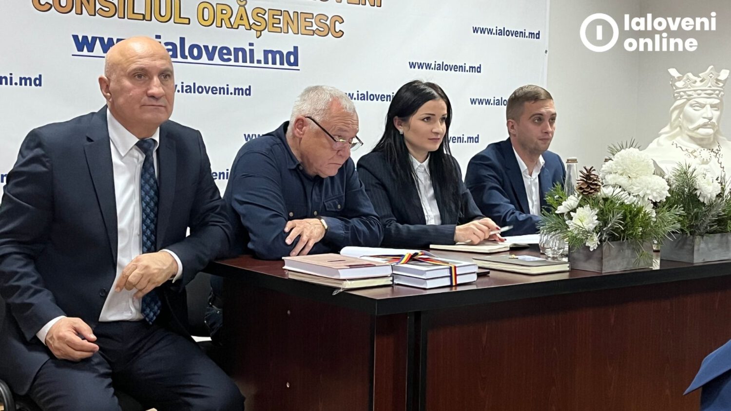 Prima ședință a Consiliului Orășenesc Ialoveni. Au fost constituite comisiile de specialitate 2 Sergiu Armasu Ion Postica Ana Mofluz Vadim Afteni