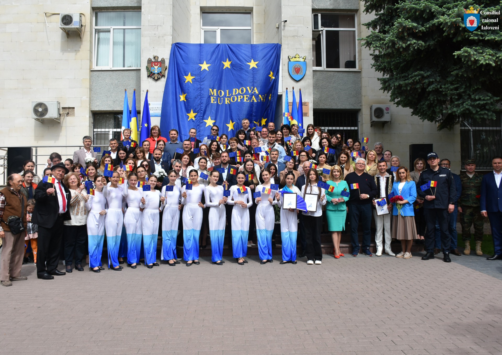 FOTO: Astăzi sărbătorim Ziua Europei. Administrația raionului a marcat evenimentul cu un program artistic 1 Sursă foto: Consiliul raional Ialoveni