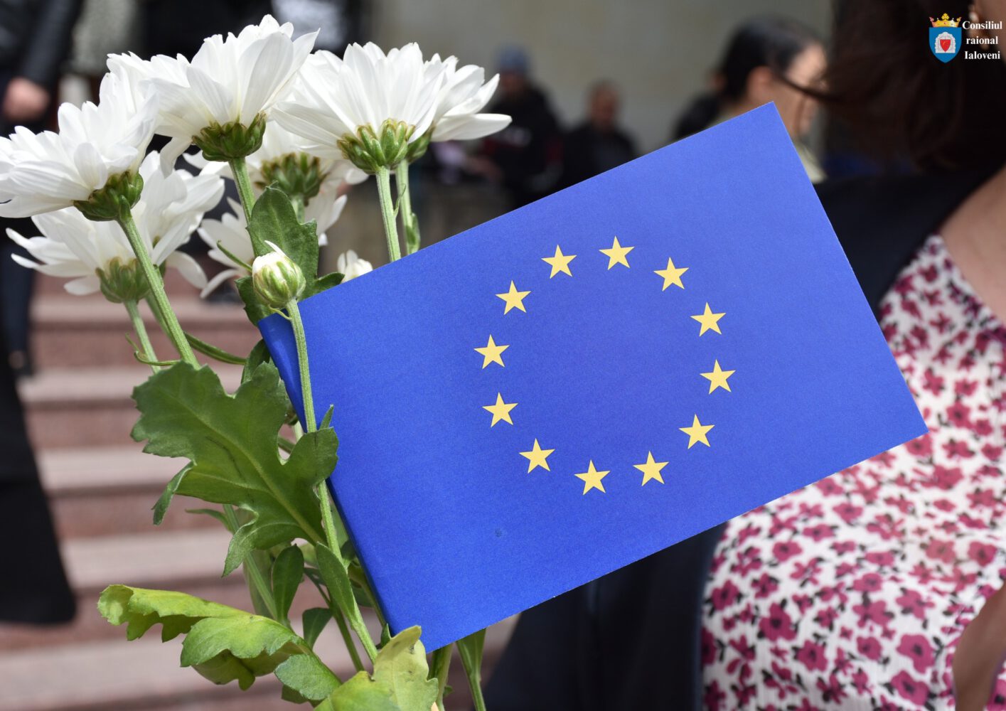 FOTO: Astăzi sărbătorim Ziua Europei. Administrația raionului a marcat evenimentul cu un program artistic 5 441675335 1211479416841678 8273674393123696314 n