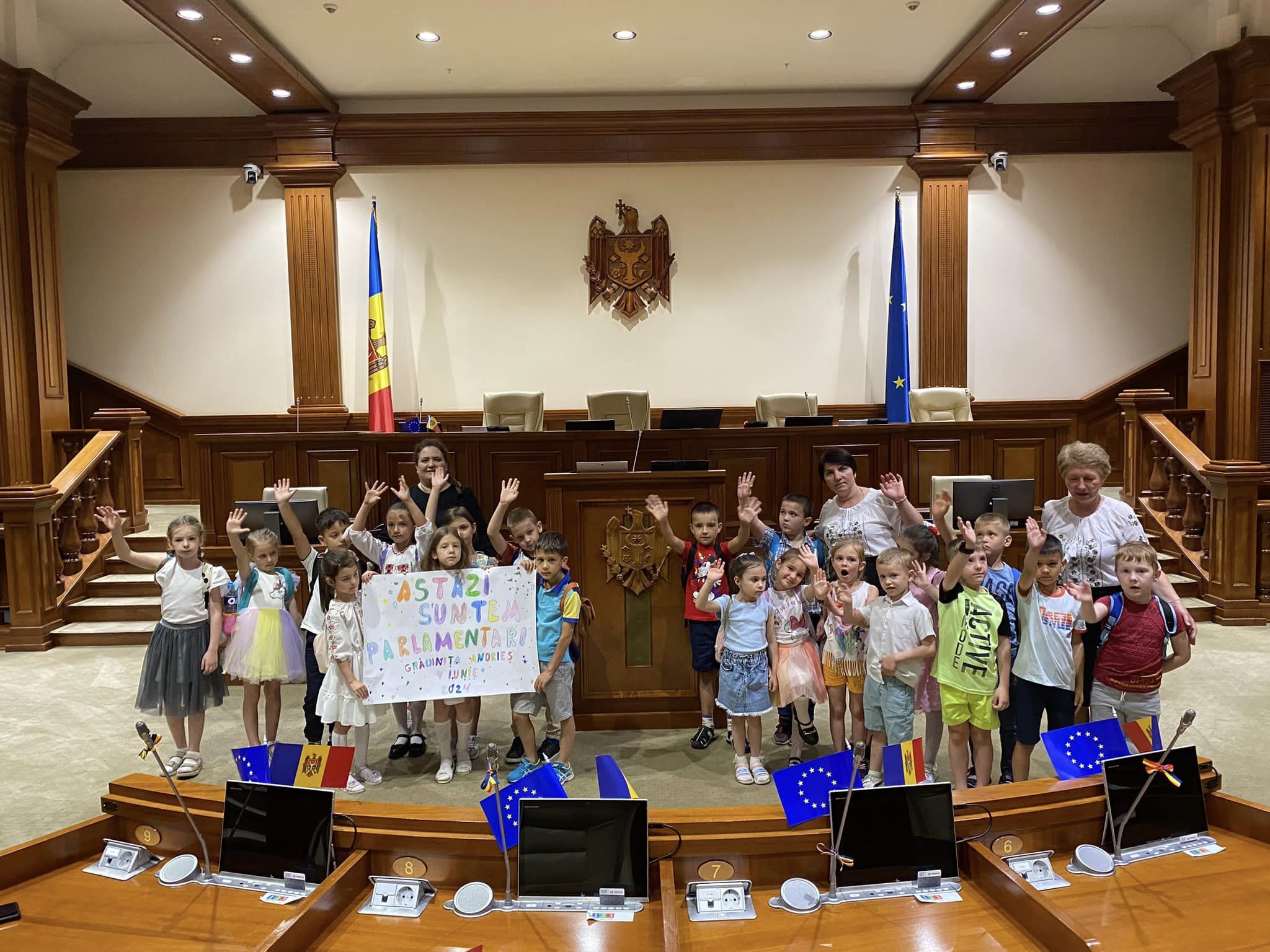 Copiii de la Grădinița „Andrieș” din Ialoveni, în vizită la Parlamentul Republicii Moldova 1 447638558 2737417553091776 2517533582526125323 n