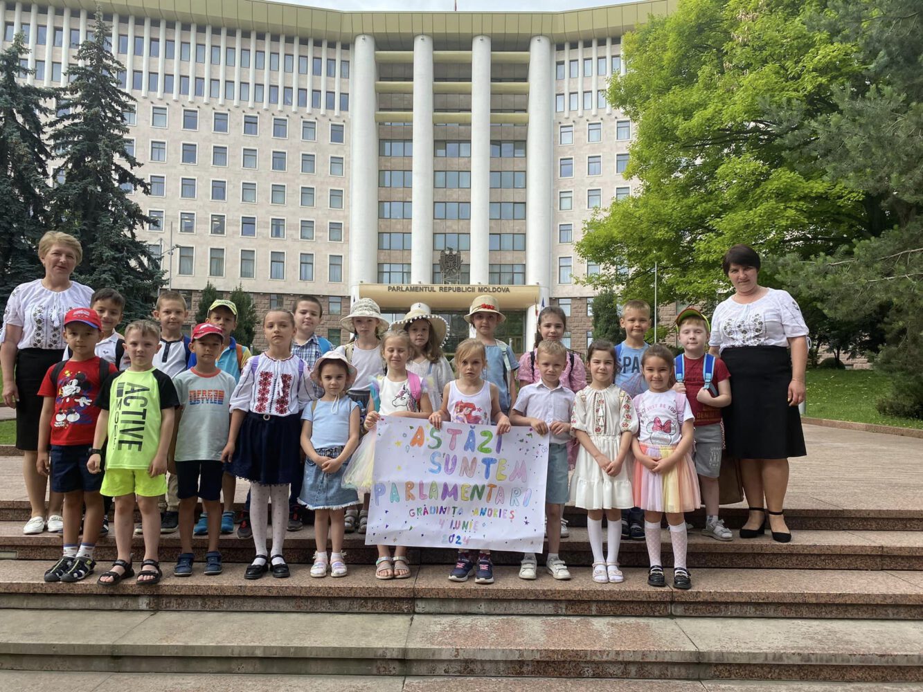 Copiii de la Grădinița „Andrieș” din Ialoveni, în vizită la Parlamentul Republicii Moldova 7 447777628 2737417489758449 1067035690820471165 n