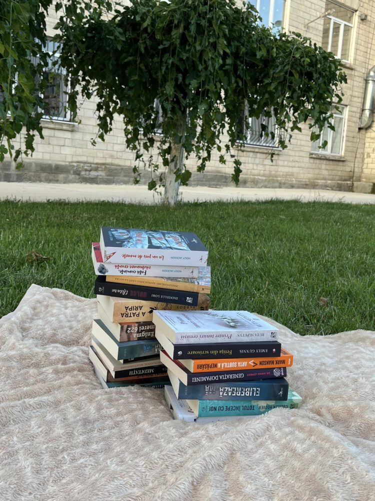 Tinerii din Costești au organizat o seară de lectură în aer liber 3 449053598 122129927600268025 4500403342455606000 n