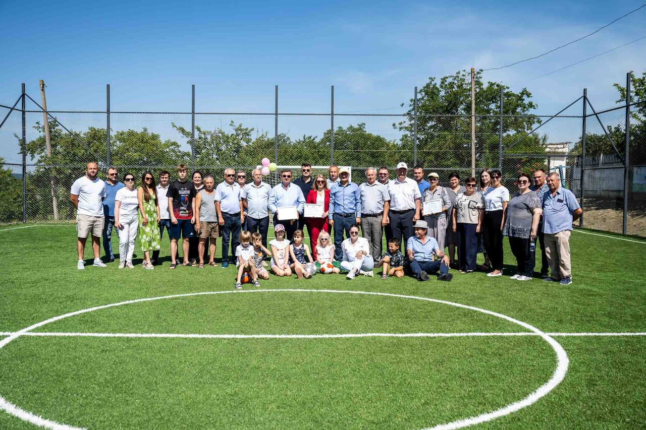 Un teren de mini-fotbal a fost inaugurat la Ialoveni 3 449130089 860260762795168 3462288112232572602 n