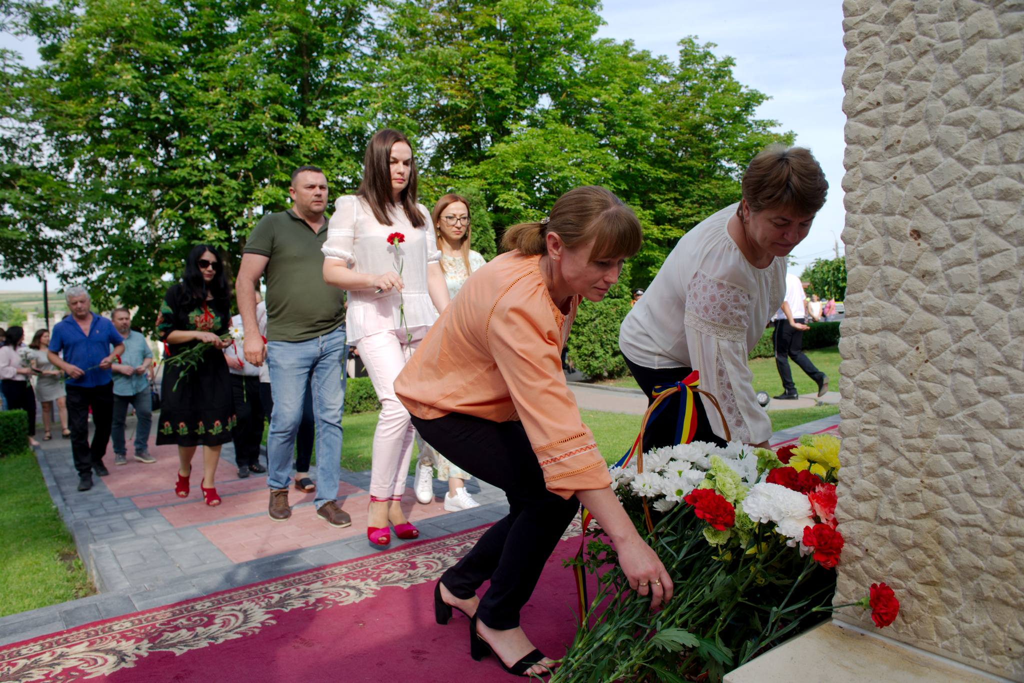 Depuneri de flori la monumentul lui Ștefan cel Mare și Sfânt cu ocazia celor 520 de ani de la trecerea în neființă 1 Sursă foto:https://www.facebook.com/raionulialoveni