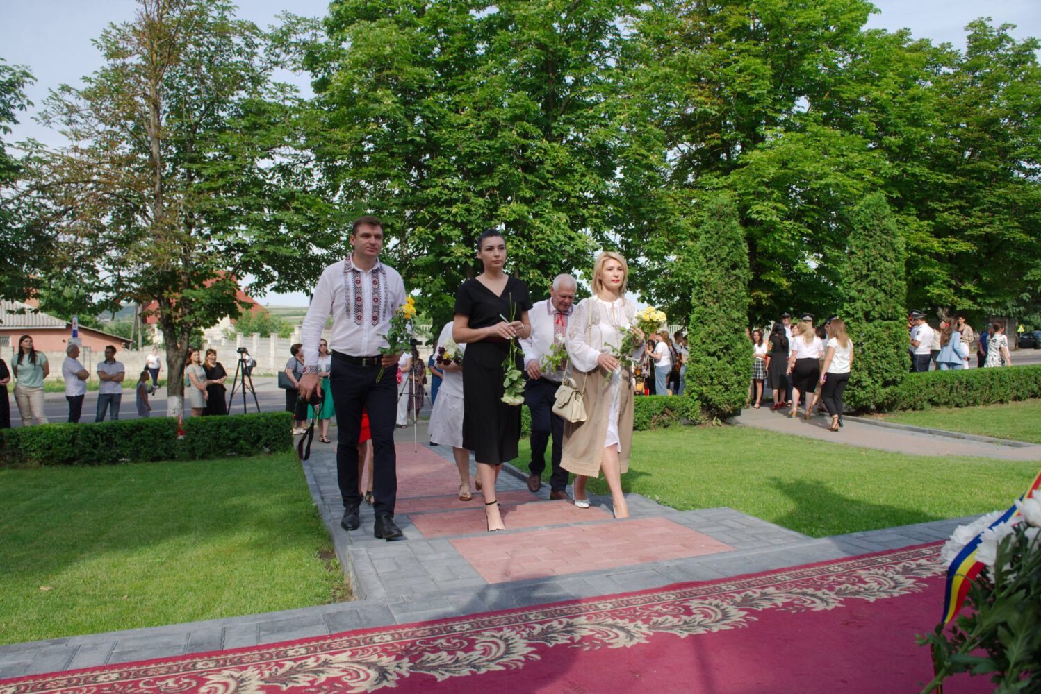 Depuneri de flori la monumentul lui Ștefan cel Mare și Sfânt cu ocazia celor 520 de ani de la trecerea în neființă 3 449434524 1250286312960988 6948234961814012731 n
