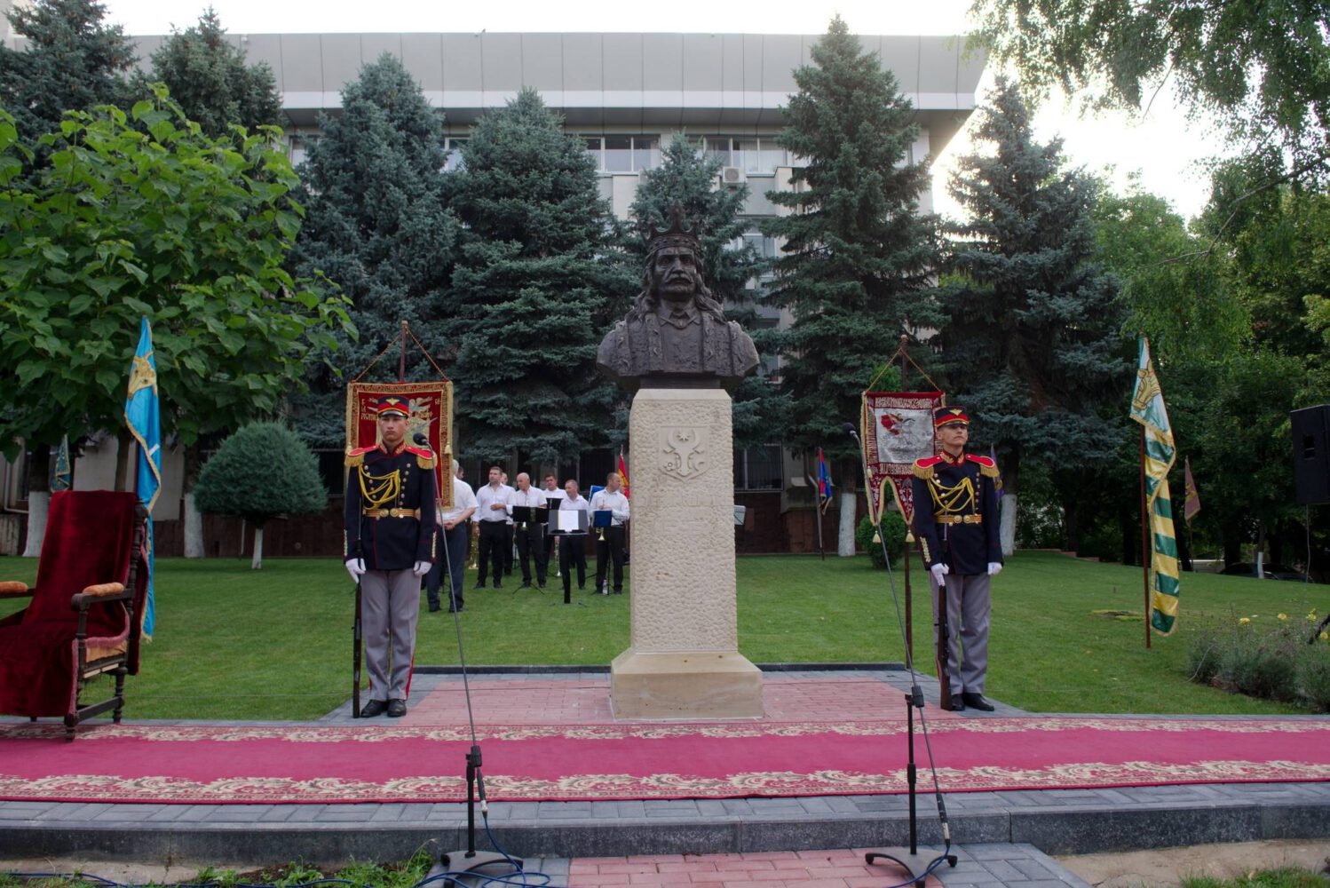 Depuneri de flori la monumentul lui Ștefan cel Mare și Sfânt cu ocazia celor 520 de ani de la trecerea în neființă 4 449619682 1250075802982039 3315284913488201322 n