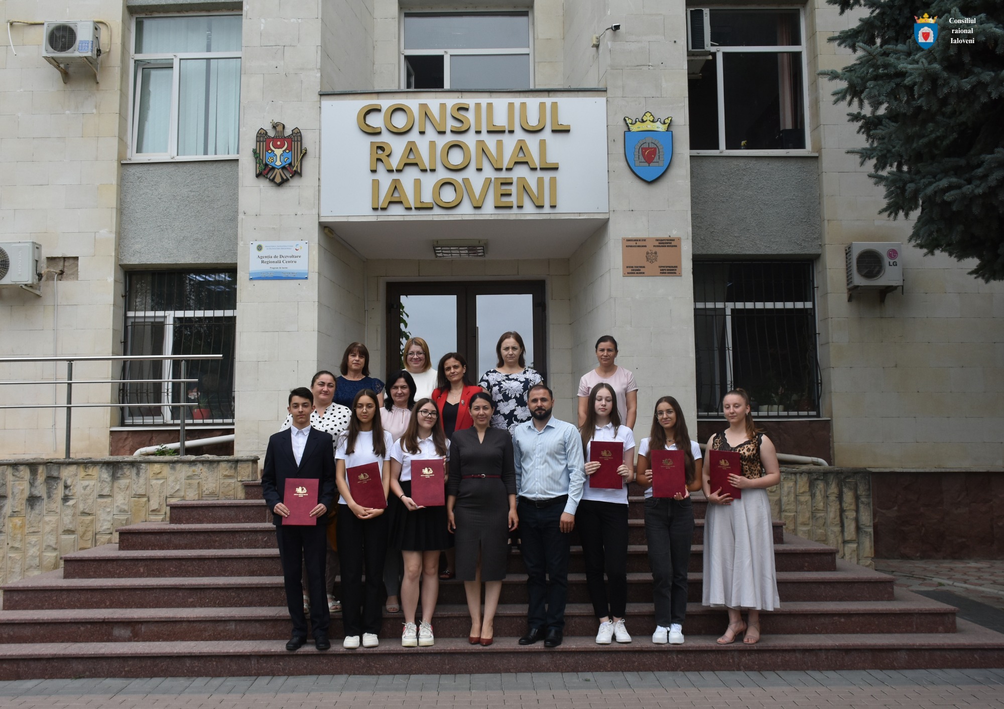 Gimnaziștii care au obținut 10 pe linie la examene, premiați de Consiliul Raional Ialoveni 1 450011668 1251505272839092 4362315490379525707 n