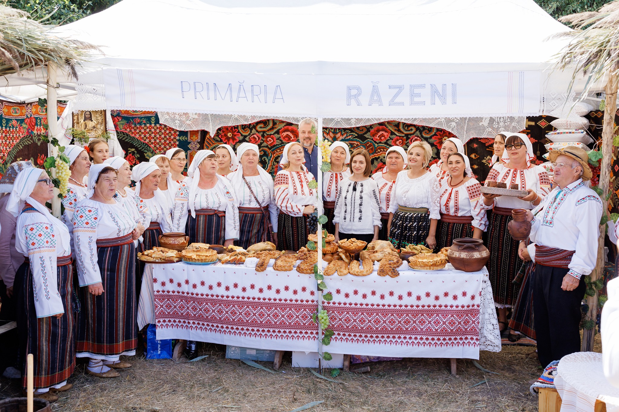 Festivalul „Tezaur Național” - două zile de tradiții, bucate tradiționale, dansuri și cântece populare 1 456575452 1073764600784995 6570811128787960203 n