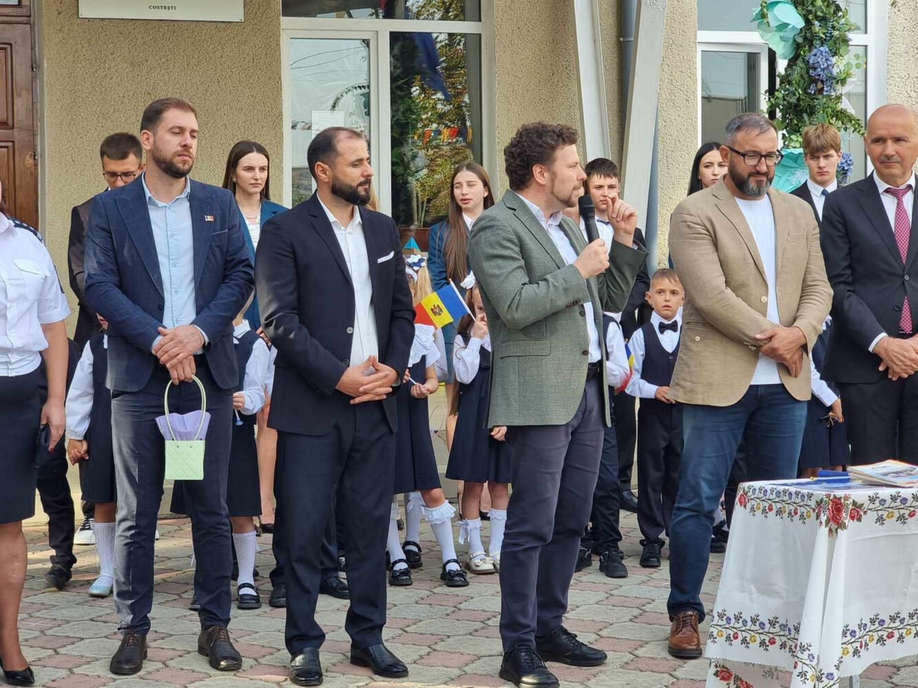 Ministrul Educației și Cercetării, Dan Perciun a participat la deschiderea noului an școlar, la instituțiile de învățământ din Costești 2 457436724 1958770181229264 7574049672746456075 n