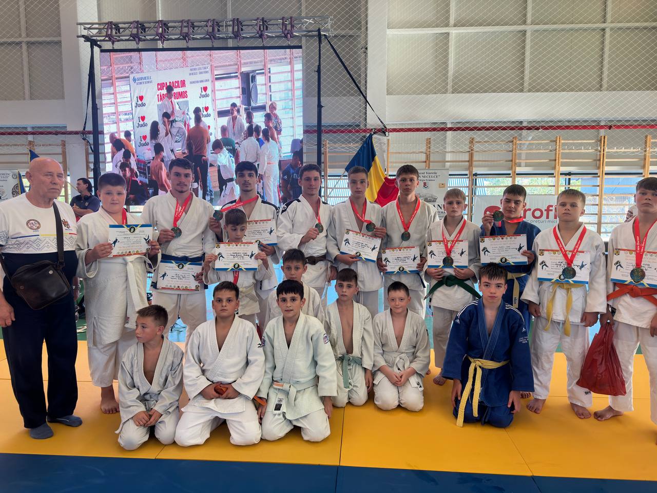 Sportivii din Costești au luat 12 medalii la concursul internațional de judo, desfășurat în România 1 Sură foto:https://www.facebook.com/primariacostesti