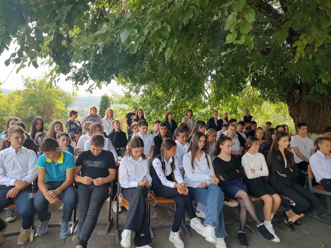 Secretarul de Stat al DRRM, la Liceul Teoretic Zîmbreni: „Am întâlnit niște adolescenți frumoși, curioși și foarte dornici de a învăța” 2 461079442 953376109935243 2056908071907304242 n