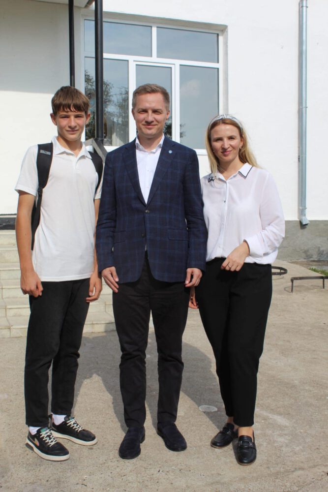 Secretarul de Stat al DRRM, la Liceul Teoretic Zîmbreni: „Am întâlnit niște adolescenți frumoși, curioși și foarte dornici de a învăța” 5 461500057 953376293268558 5106727782011468959 n 1