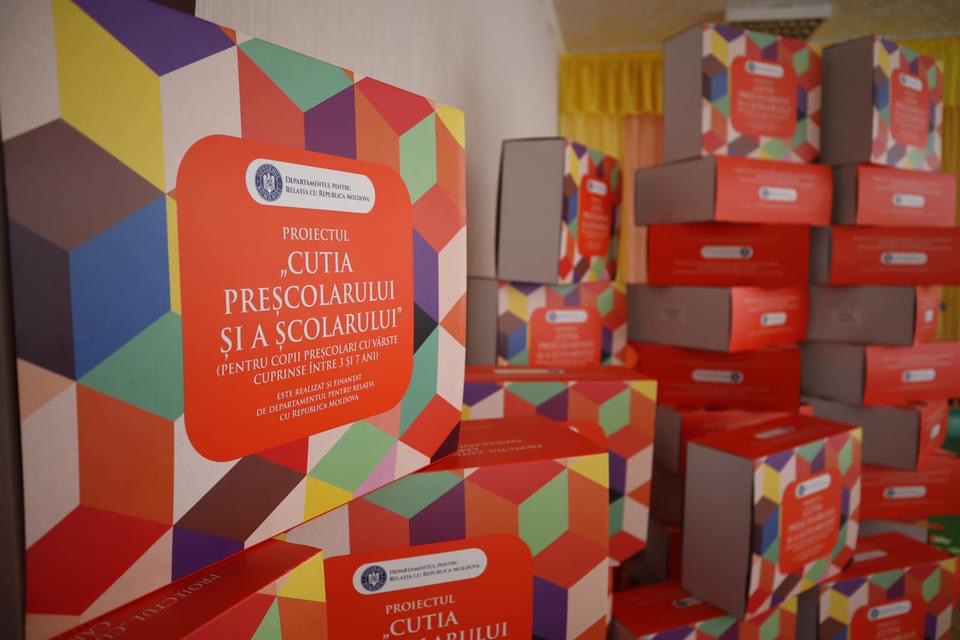 Cărți și rechizite pentru 20.000 de preșcolari și elevi din Republica Moldova, oferite de DRRM la început de an școlar 1 cutia prescolarului 2024