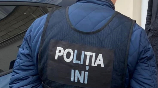 O femeie și un bărbat din Ialoveni, implicați într-un grup infracțional specializat în escrocherii 1 ini si pccocs desfasoara perchezitii la mai multi figuranti pe o cauza penala care vizeaza pregatirea dezordinilor in masa kopiya