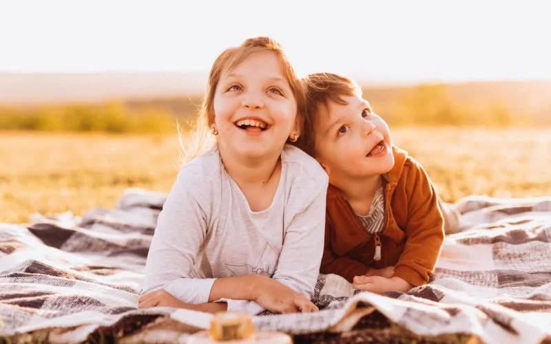 Campania de caritate pentru salvarea copiilor Sava din Bardar este sprijinită și din România: Hai să facem o minune! 1 Gabriela si Maxim Sava donatie 800x500 1