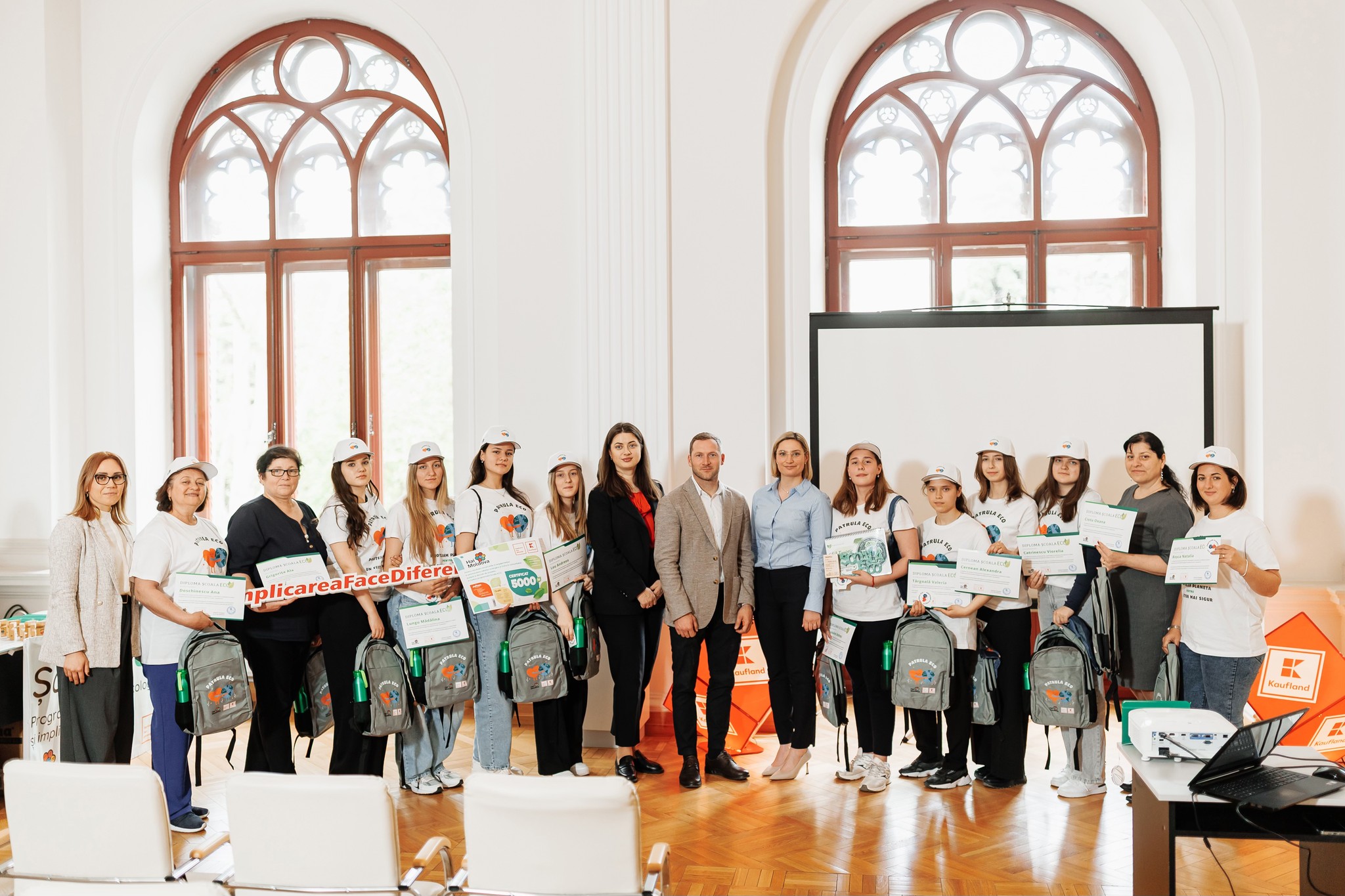O echipă de elevi ai Liceului „Andrei Vartic” a participat în cadrul unui program de educare ecologică 1 499522108 1113527590819414 5353022944243507971 n