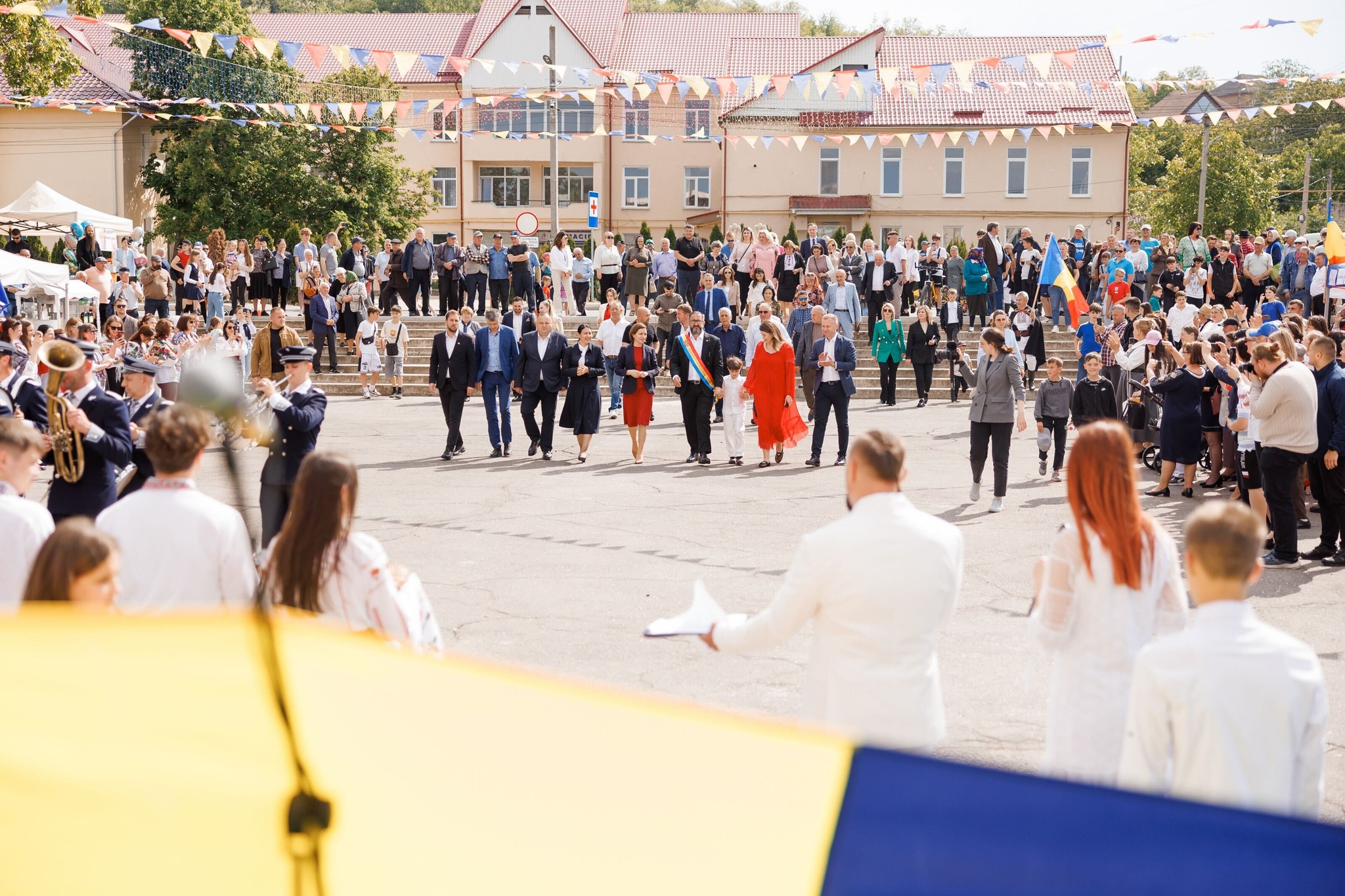 FOTO// Maia Sandu, la Costești, de Hramul localității: „Sunteți o comunitate extraordinară, o localitate model” 1 499646482 1273323830829070 4814540410438131342 n
