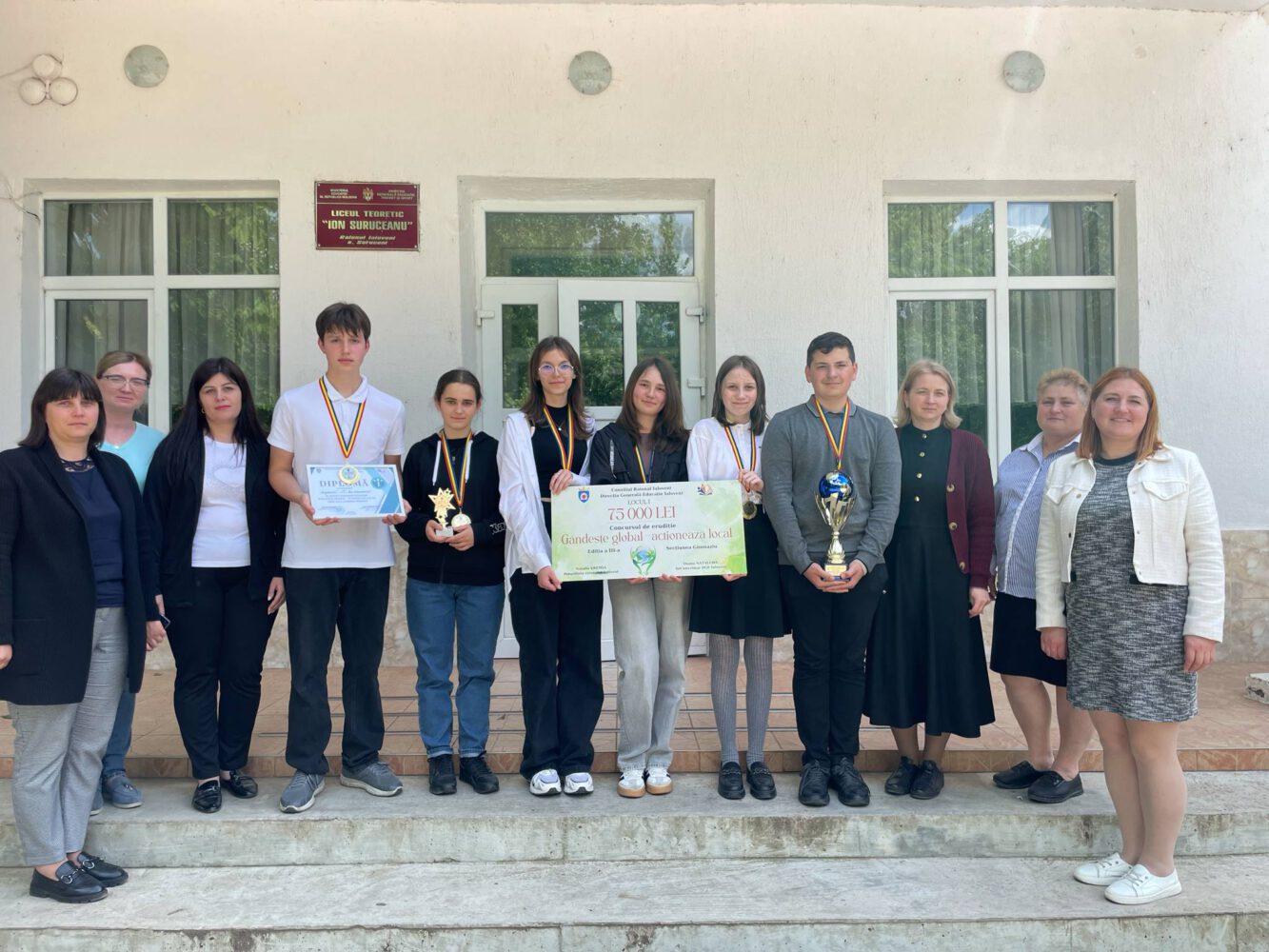 Cei mai inteligenți elevi din raionul Ialoveni au fost premiați în cadrul concursului „Gândește global, acționează local” 2 499704276 1151168733477069 5875240164221120358 n