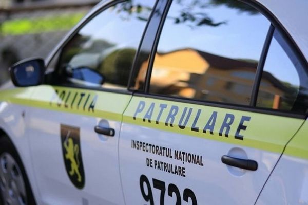 Bătaie la Văsieni. Poliția: A fost implicată și o femeie însărcinată 1 big doi barbati au fost retinuti dupa ce au atacat un echipaj al politiei de patrulare 1577780677.png