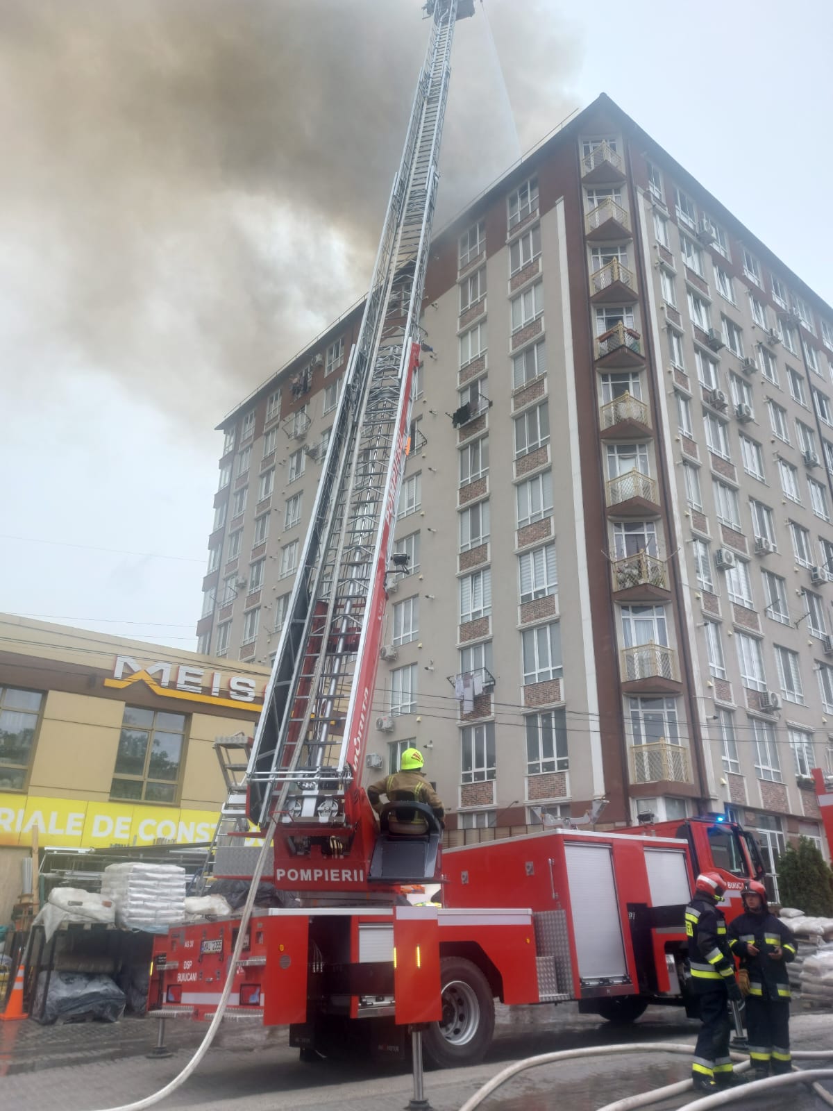 Incendiu de proporții la Durlești. Zeci de pompieri mobilizați, mai multe localități din Ialoveni fără curent electric 1 incendiu durlesti