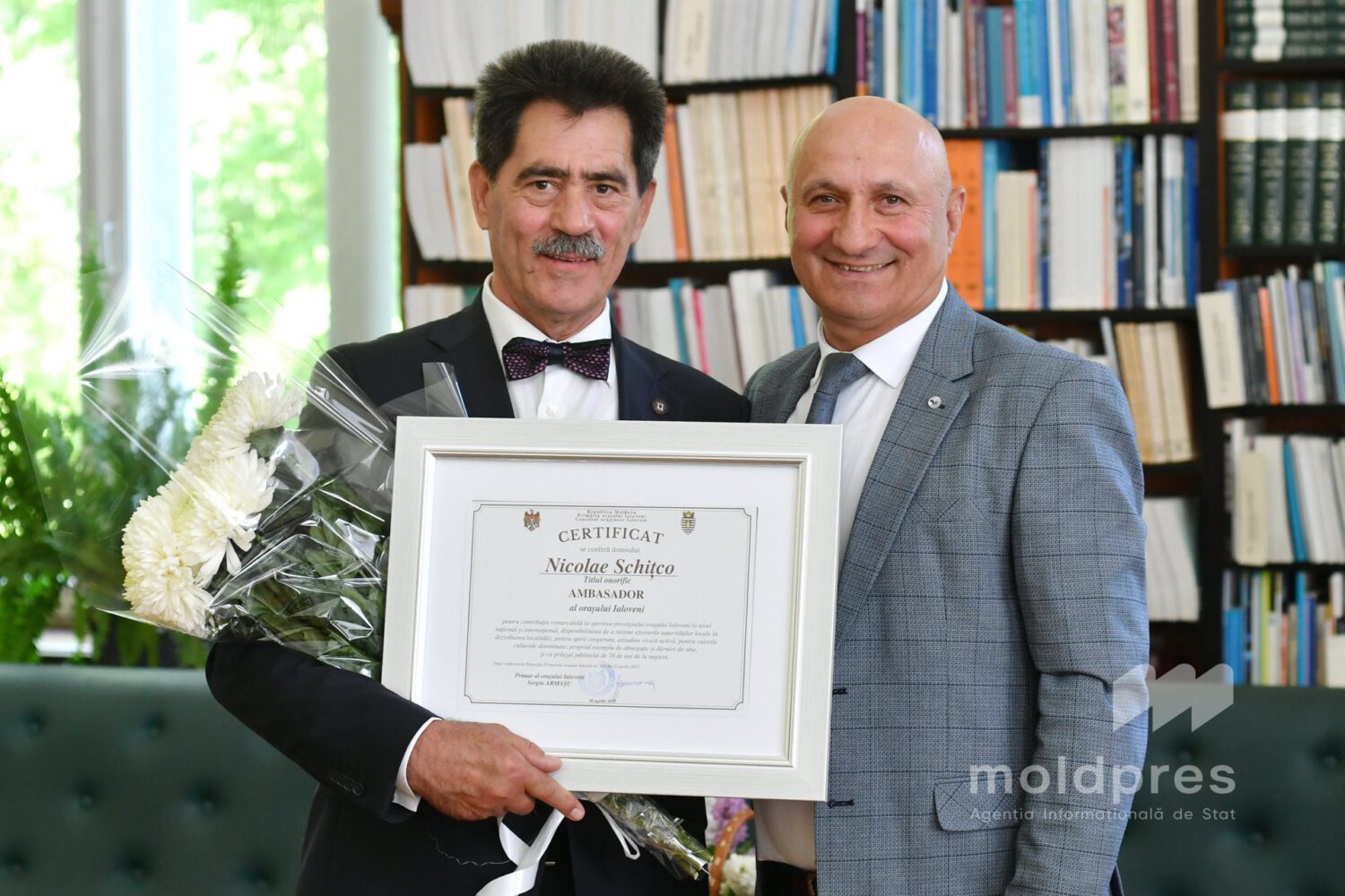 Nicolae Schițco, distins cu Titlul Onorific „Ambasador al orașului Ialoveni” și omagiat la Biblioteca Națională 2 nicolae schitco 2