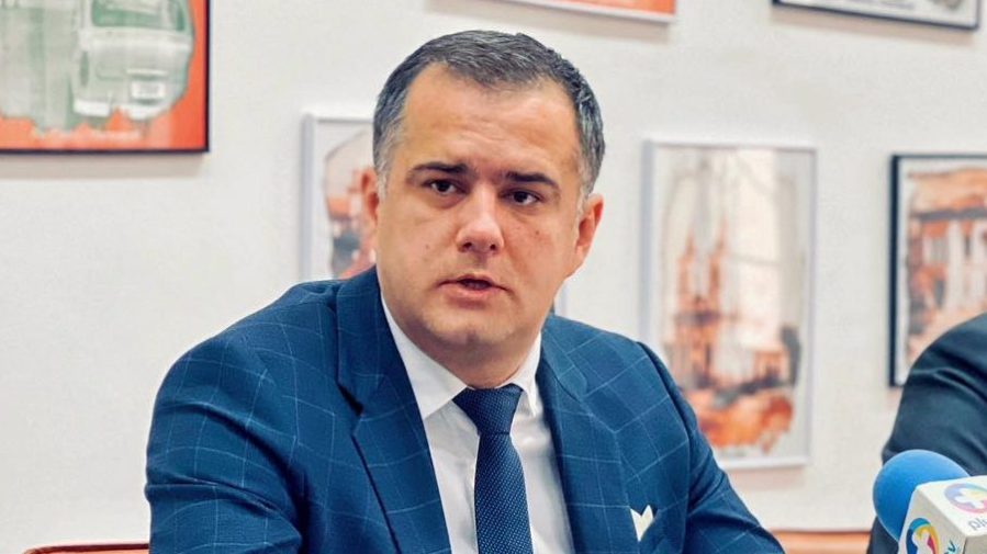 Primarul de Bacău, la Costești: „Duminica trecută ați dat un ajutor pe cinste României, pentru a-și menține calea europeană” 1 primar bacau stanciu viziteu e1672989376563