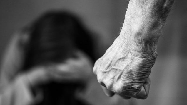 Femeie din Dănceni, victima unui caz grav de violență în familie comis în Costești. Agresorul, condamnat la 5 ani de închisoare 1 violenta in familie imagine simbol