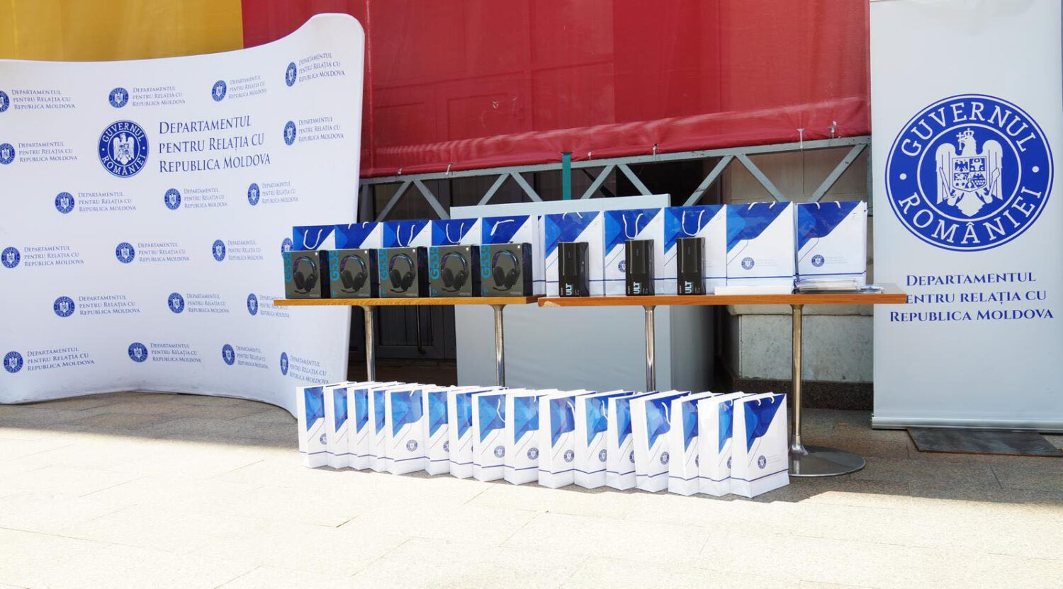Zeci de elevi olimpici din Republica Moldova, premiați de Guvernul României pentru performanțe remarcabile 4 elevi olimpici drrm 2025 4