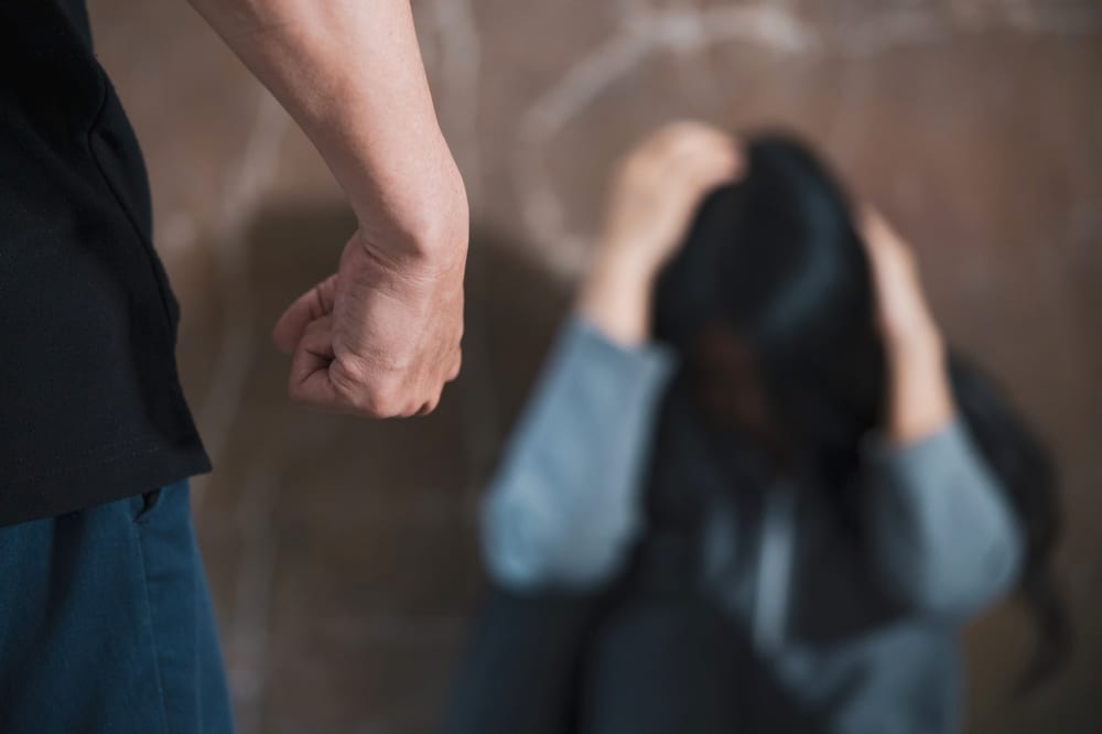 Bărbat din Costești, condamnat la muncă în folosul comunității pentru violență în familie 1 violenta in familie simbol 2025