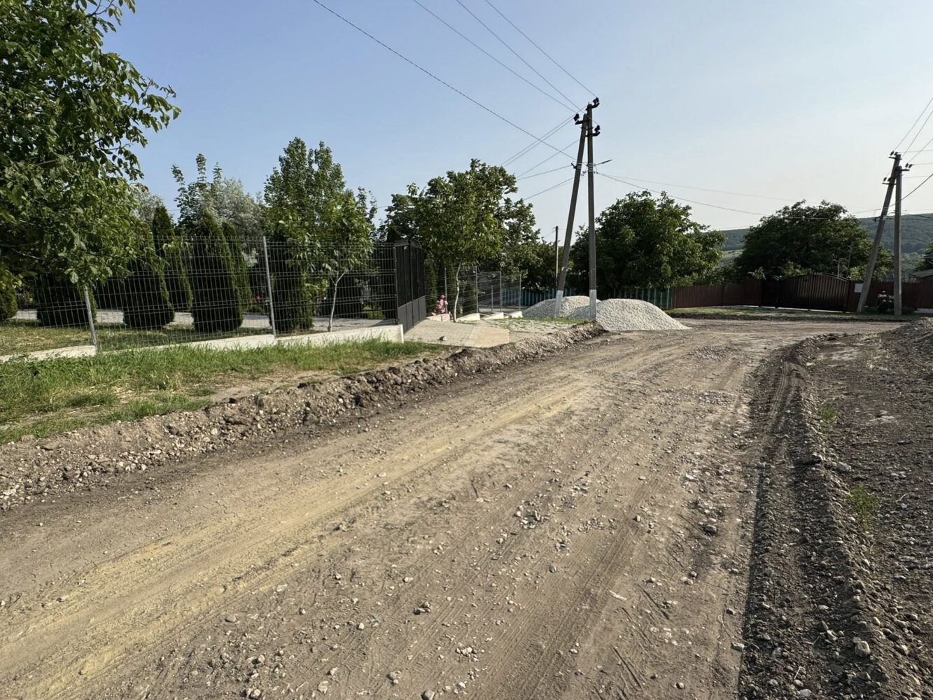 Hansca: A fost construit un drum cu sprijinul județului Mehedinți, România 2 515436372 1825825121298385 51880508665715870 n