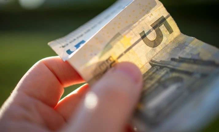 Șofer turc, amendat cu 35.000 lei pentru tentativă de mituire a polițiștilor 1 5euro mita