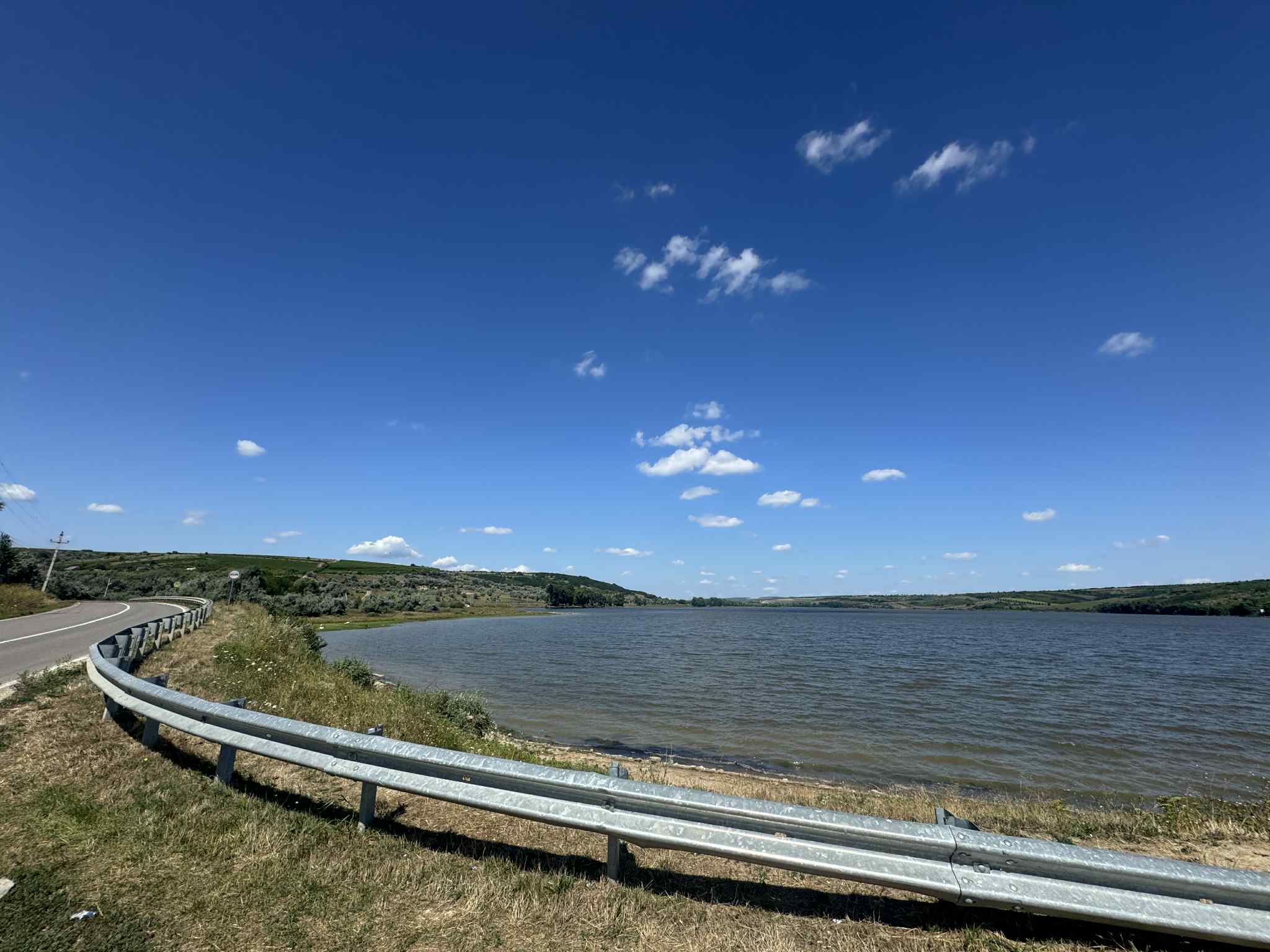 56 de iazuri și lacuri de acumulare sub protecție specială. 8 din ele sunt din Raionul Ialoveni 1 Lacul de acumulare ,,Costeşti’’ din satul Costeşti