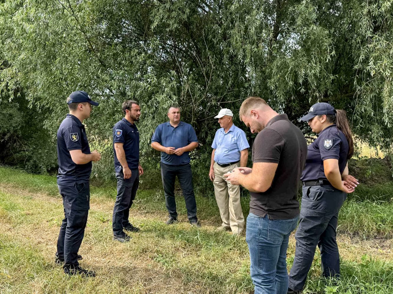 FOTO// Baraje ilegale pe Botnișoara, demolate pentru a restabili fluxul natural al apei 6 baraj ilegal botnisoara 6
