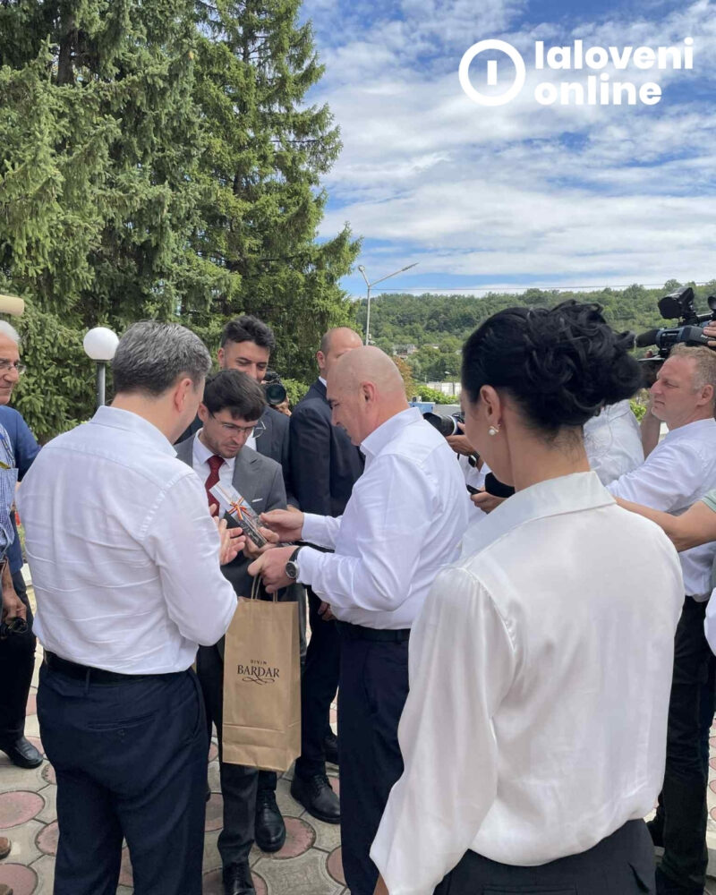 FOTO/ Premierul României, la Horești și Bardar: „Sunt aici în semn de atașament pentru românii basarabeni” 9 14 1